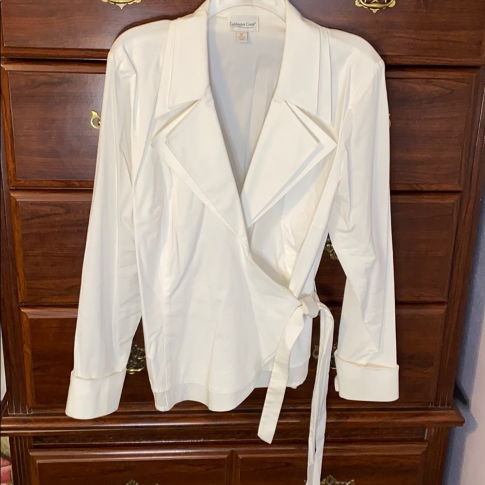 White cotton & spandex blend wraparound blouse